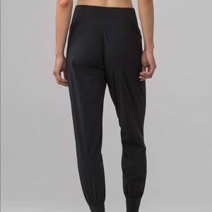 Lululemon Sun Setter Jogger - Size 4 (NEVER WORN)